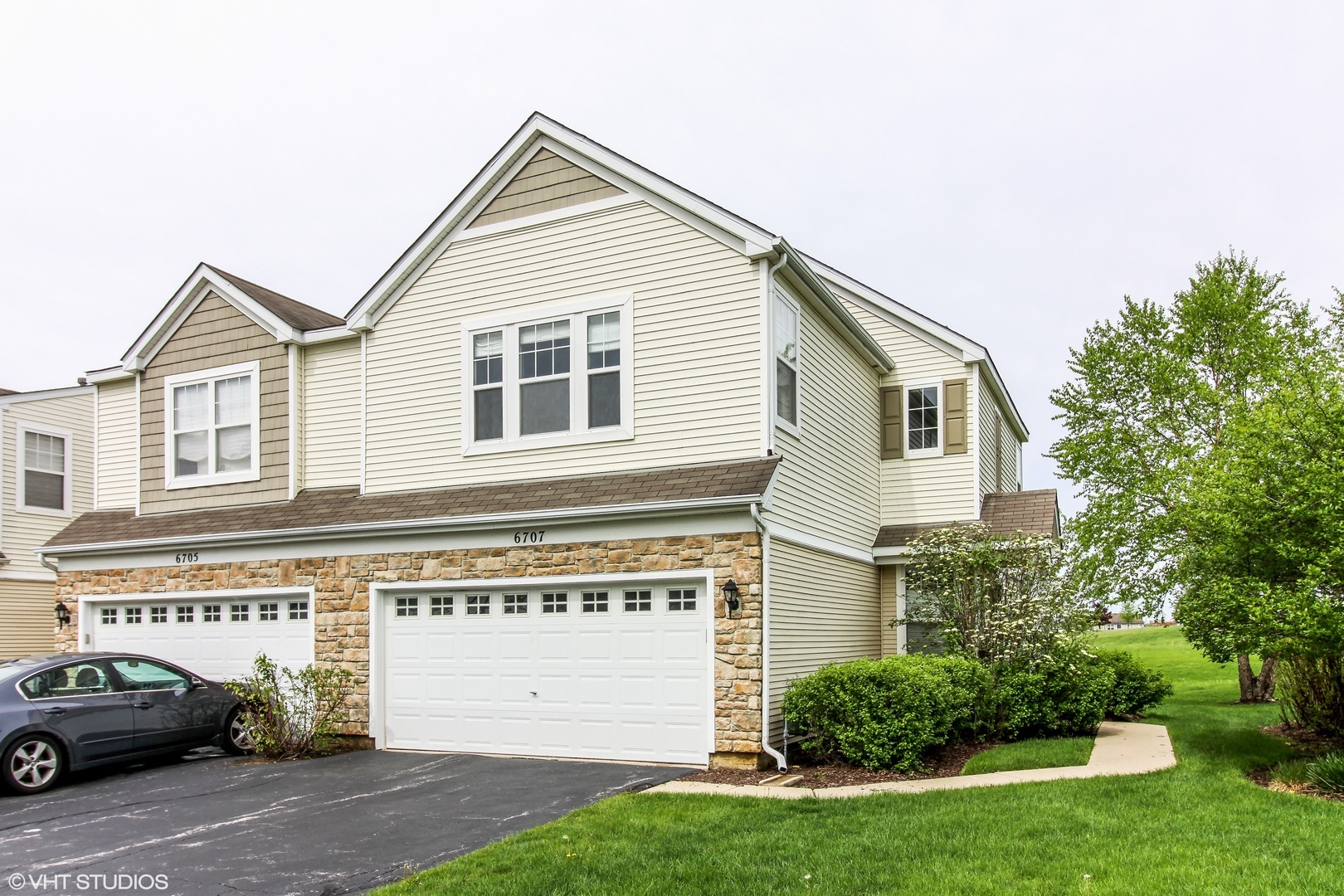 Property Photo:  6707 Slate Drive  IL 60110 