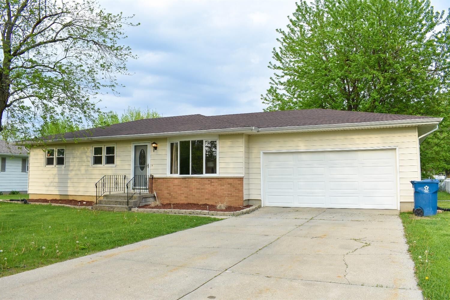 Property Photo:  210 Cherokee Drive  IN 46356 