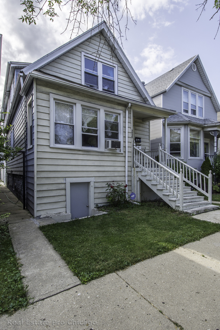 Property Photo:  3430 Albany Avenue  IL 60618 