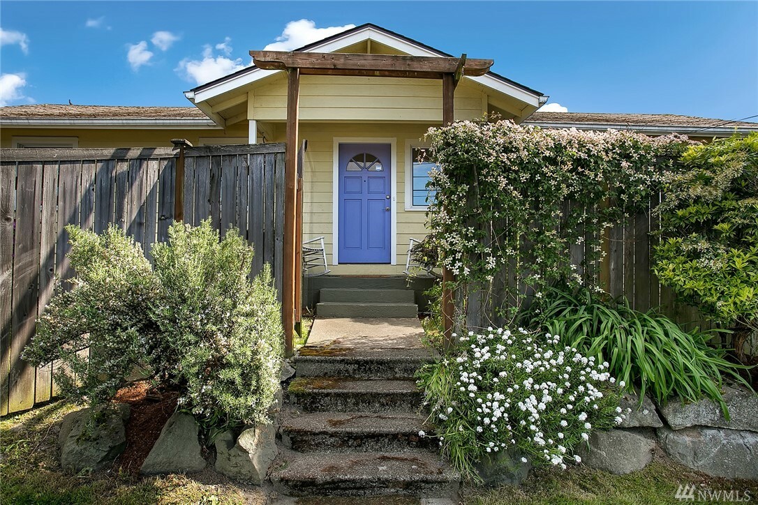 Property Photo:  4519 SW Graham St  WA 98136 