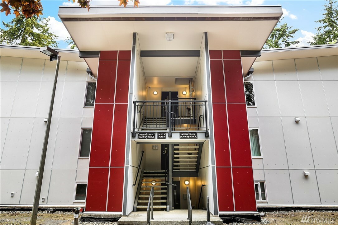 Property Photo: 14555 NE 32nd St F302 WA 98007