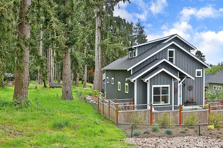 Property Photo: 225 Bowery Lp WA 98260