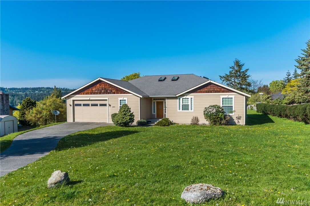 Property Photo: 493 Hazelwood Dr WA 98277