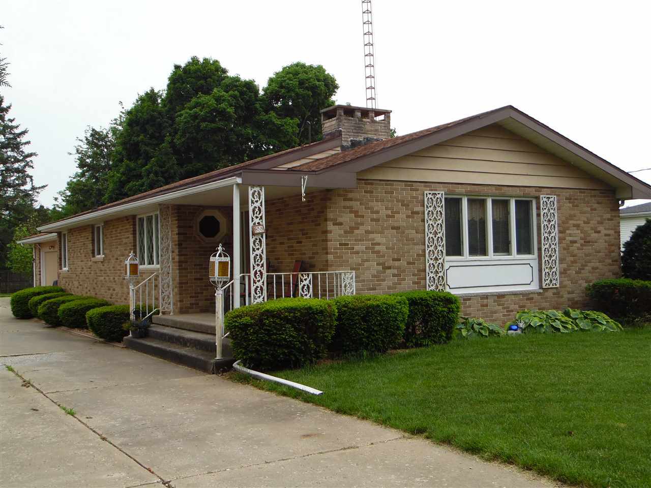 Property Photo:  558 E Fulton  IL 61531 