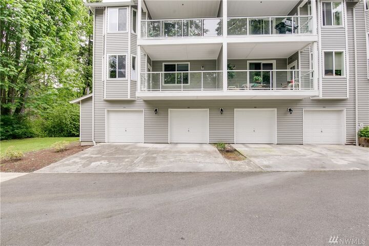 Property Photo:  3006 SE 8th St 1123  WA 98058 