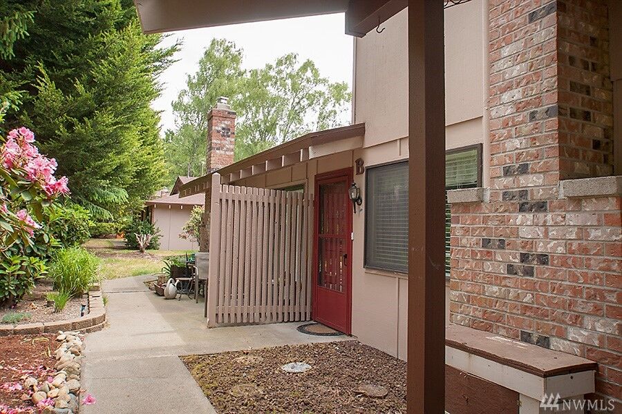 Property Photo: 2804 Garden Ct Apt B WA 98388