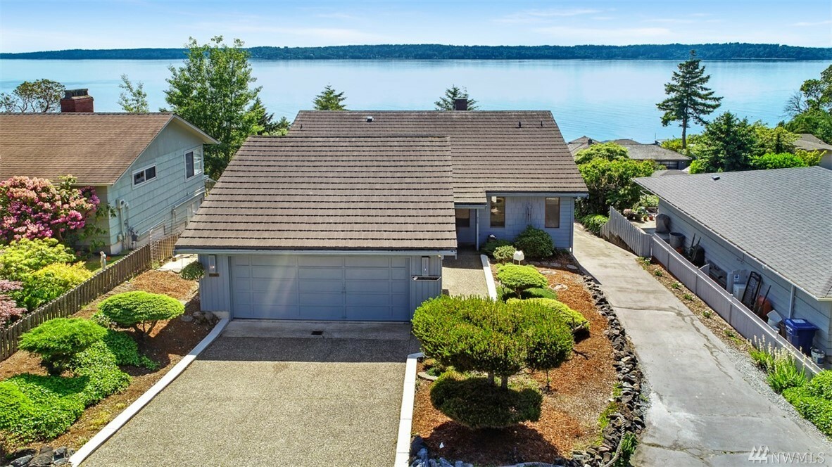 Property Photo:  3973 SW Arroyo Dr  WA 98146 