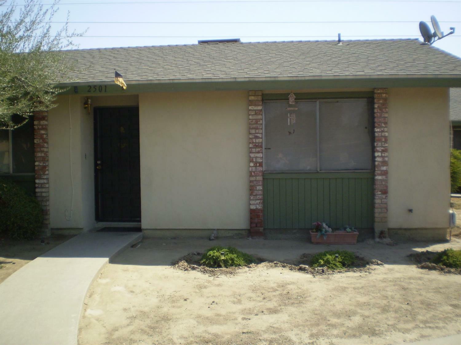 2501 W Hemlock Court  Visalia CA 93277 photo