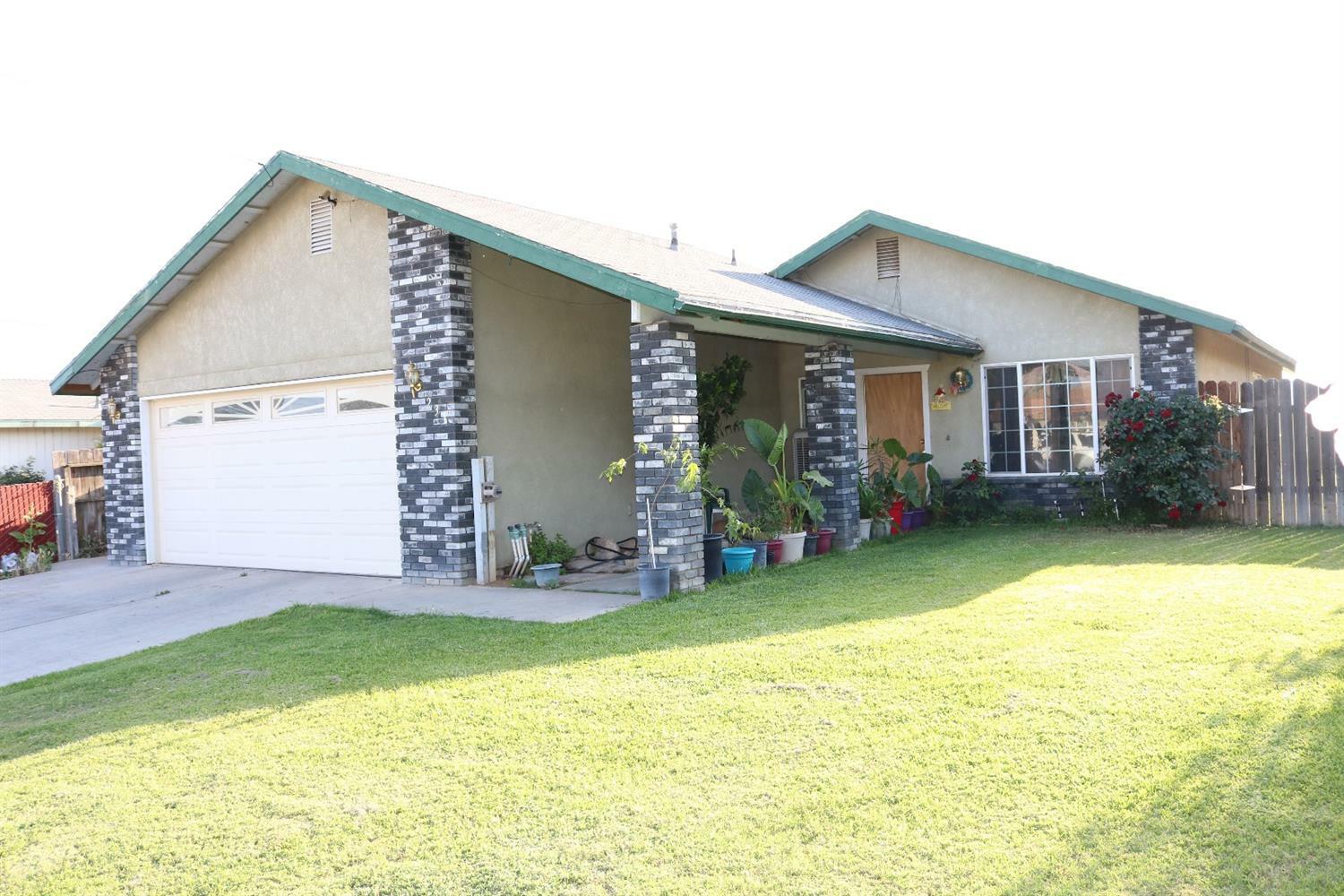 Property Photo:  237 Page Street  CA 93257 