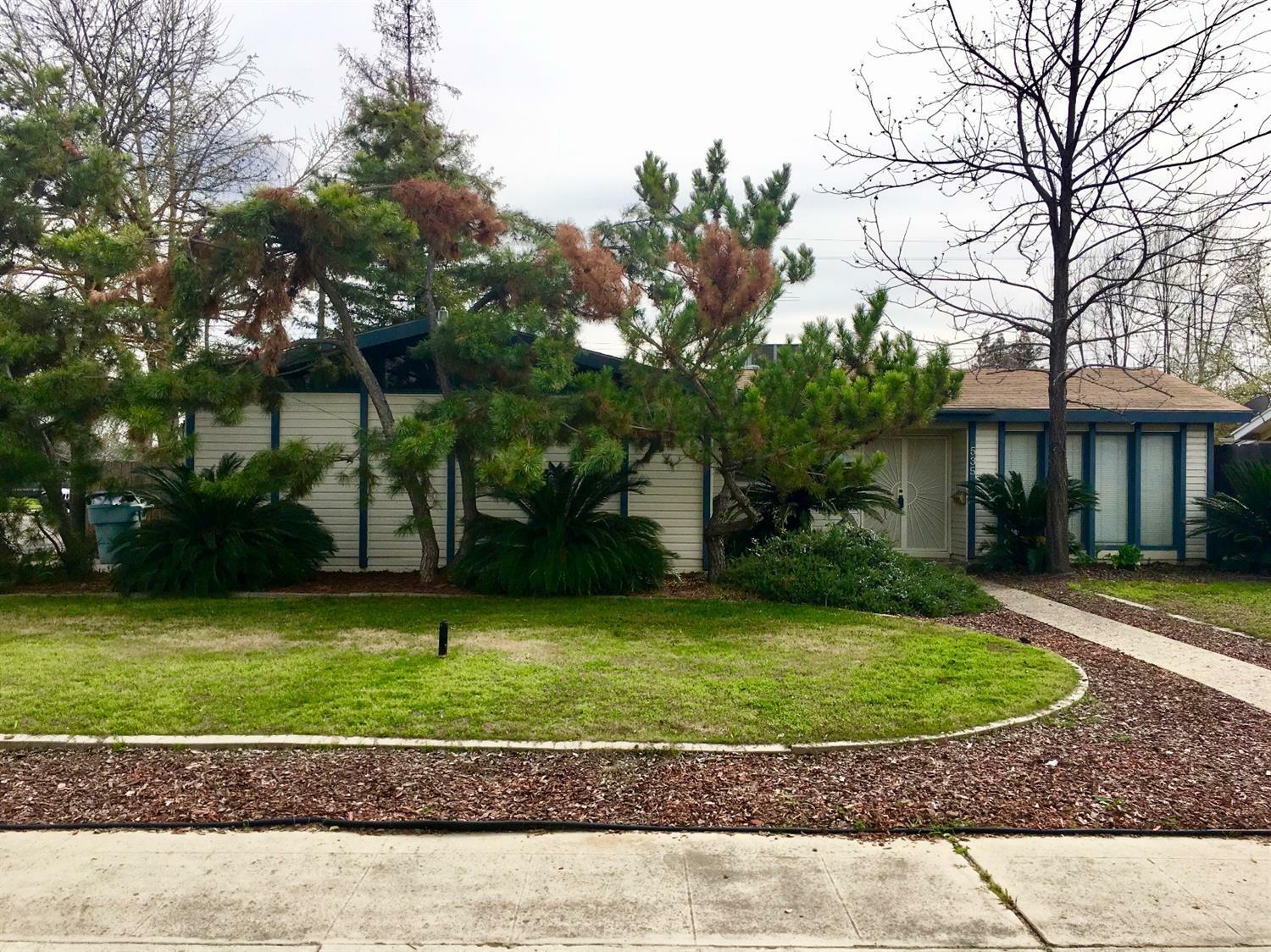 Property Photo:  535 W Cambridge Avenue  CA 93277 