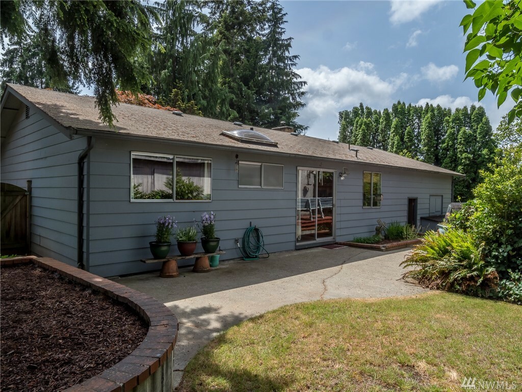 Property Photo:  21616 6th Ave W  WA 98021 