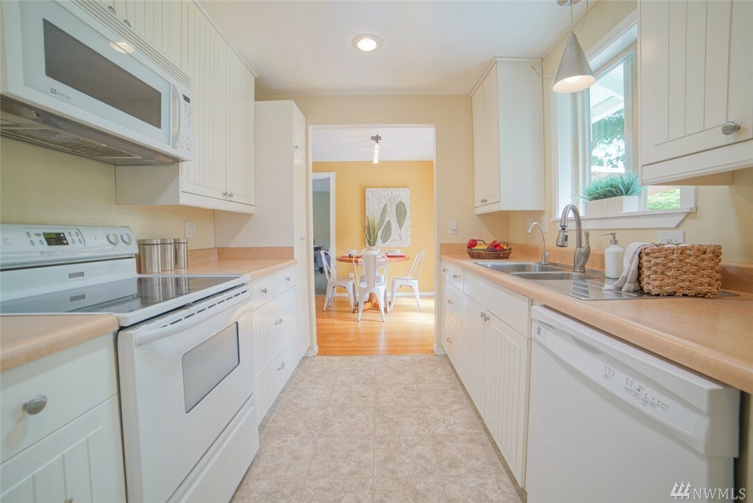 Property Photo: 31225 12th Ave SW WA 98023