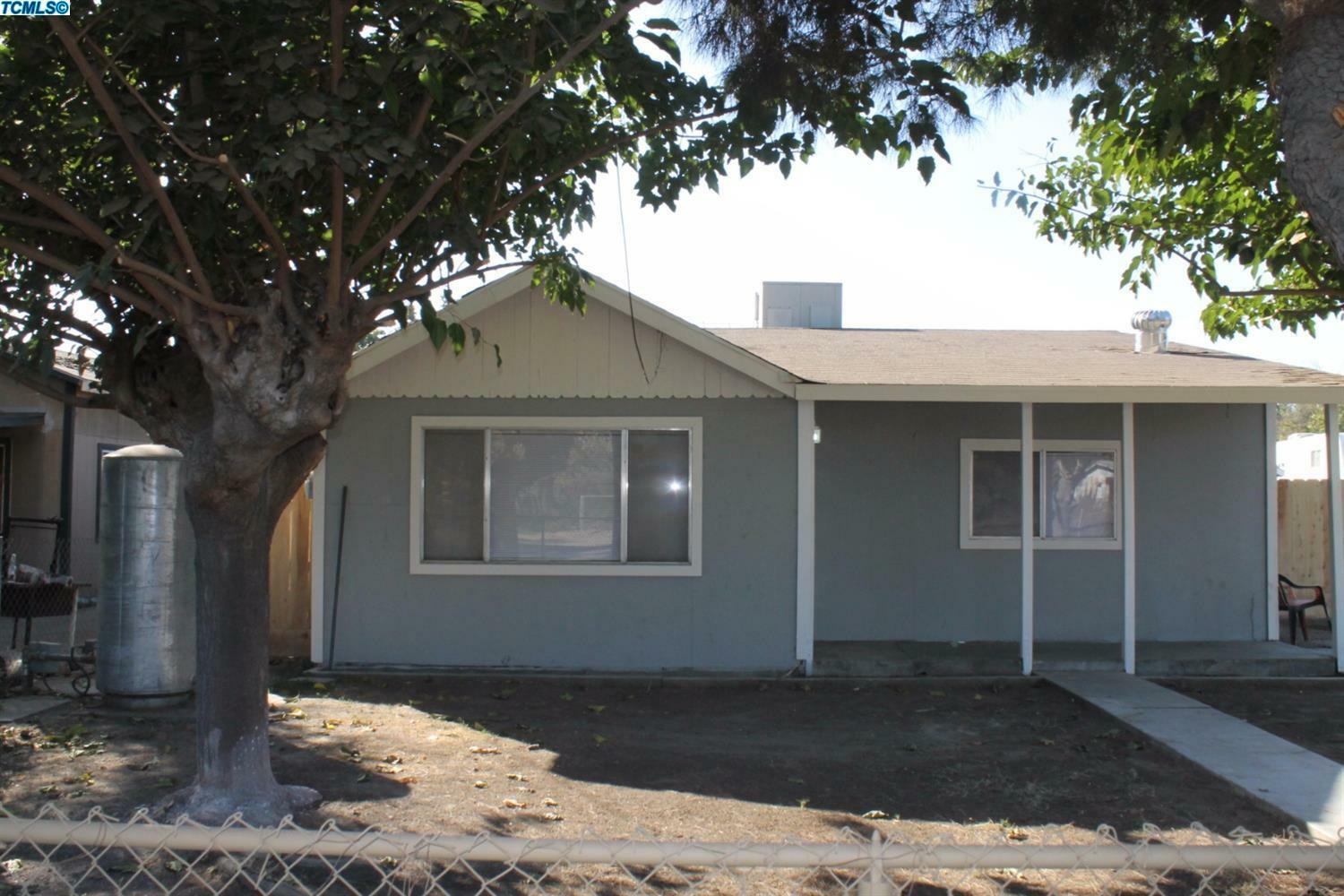 Property Photo:  25719 Hypericum Street  CA 93292 