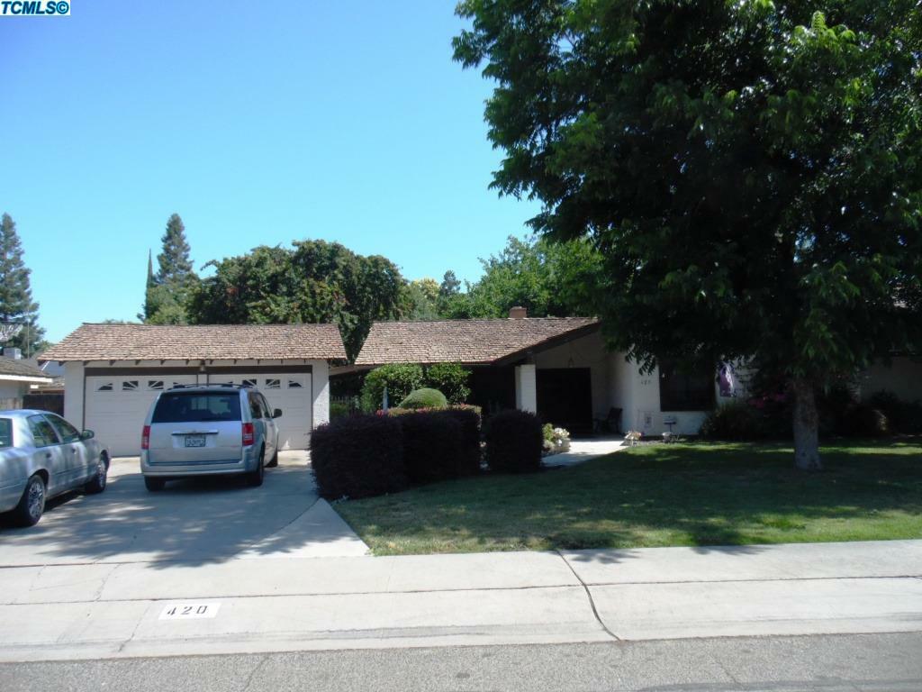 Property Photo:  420 W Paseo Court  CA 93277 