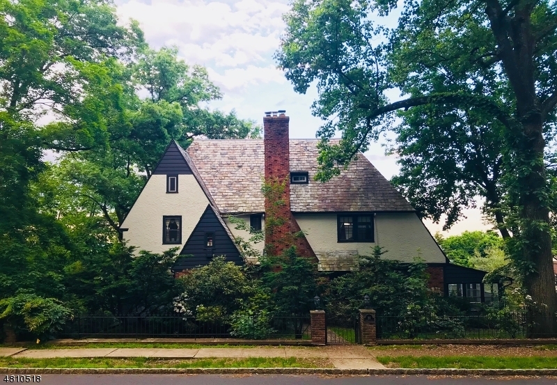 Property Photo:  11 Undercliff Rd  NJ 07042 