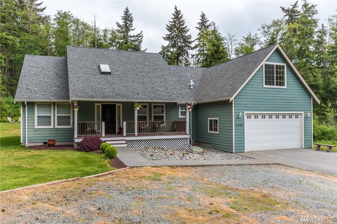Property Photo: 2528 Chamorro Dr WA 98277