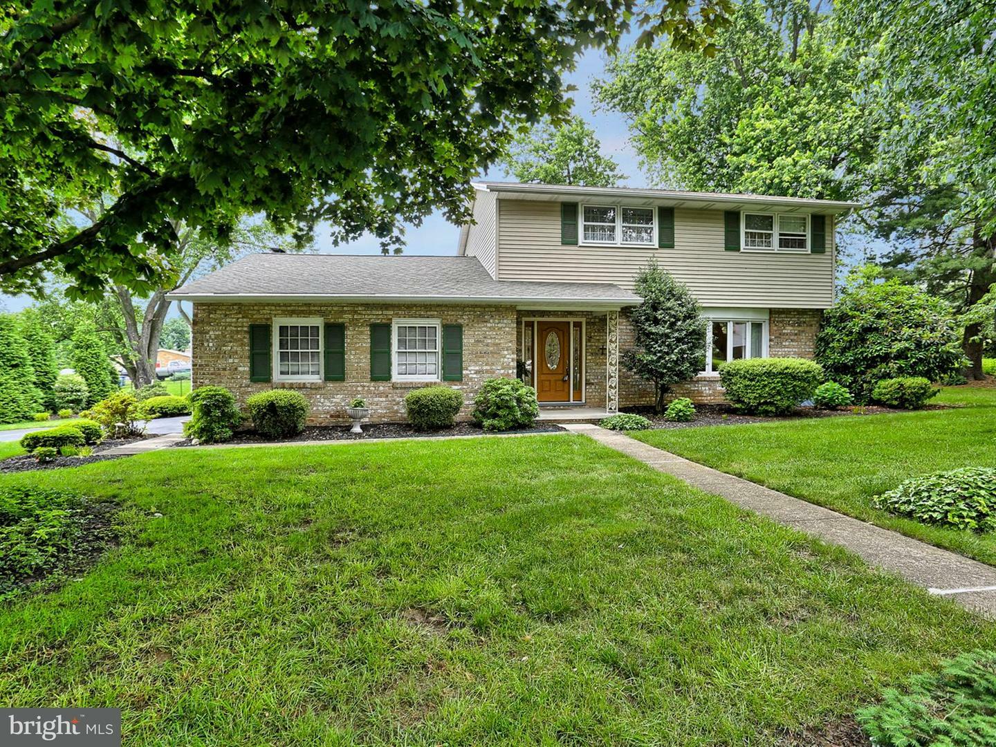 Property Photo:  3201 Lynwood Lane  PA 17402 