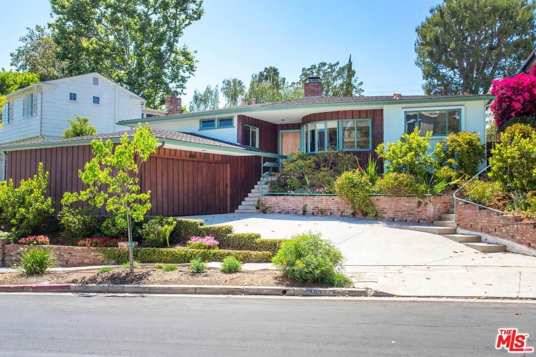 Property Photo: 10337 Mississippi Ave CA 90025