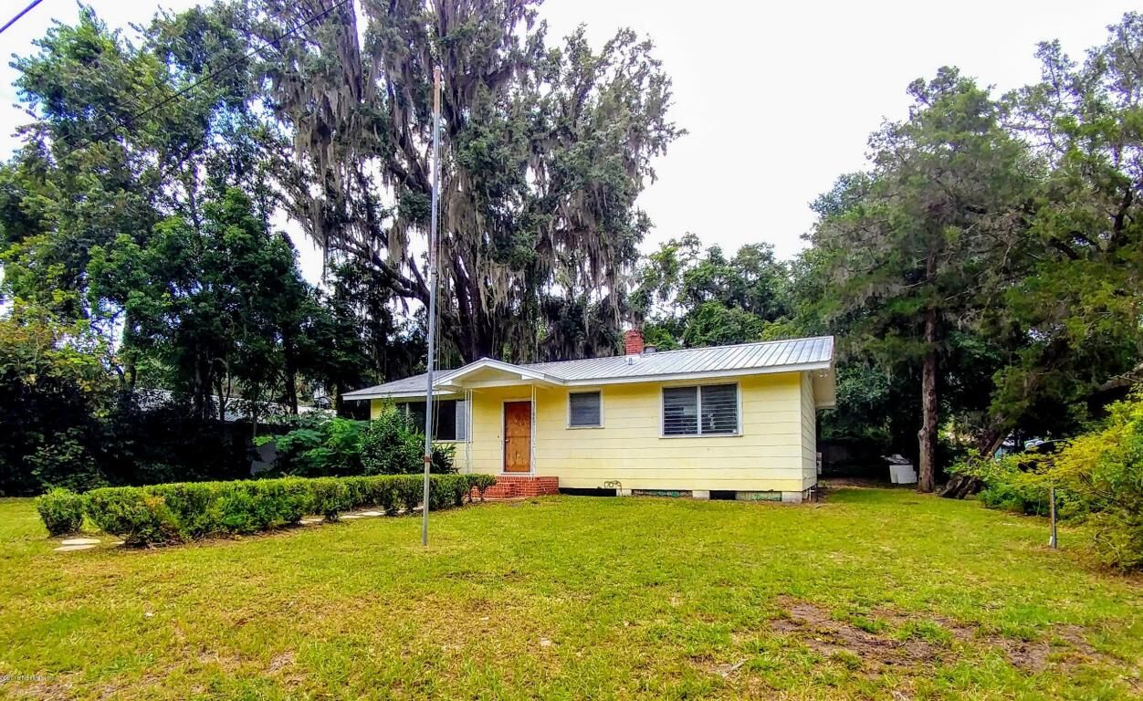 Property Photo: 503 Lemon Avenue FL 32112