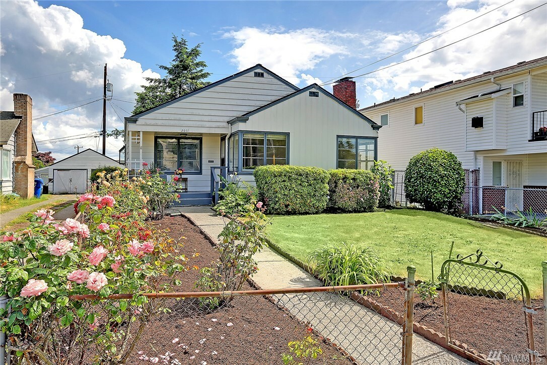 Property Photo:  2011 S Alaska St  WA 98108 