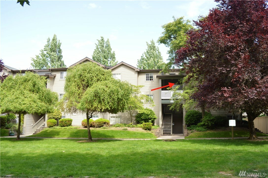 Property Photo:  250 NW Dogwood St E305  WA 98027 