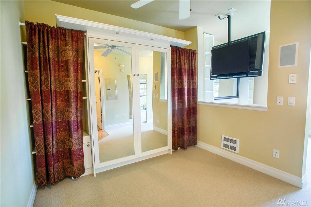 Property Photo: 1310 10th St 408 WA 98225