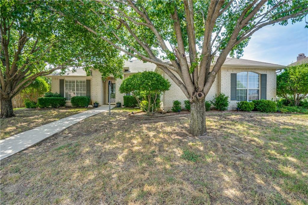 Property Photo: 1013 Muscadine Vine Street TX 76036