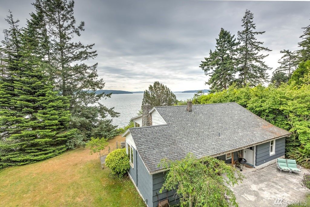Property Photo: 1749 Northbluff Rd WA 98253
