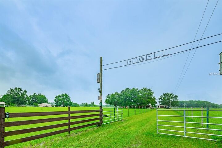 Property Photo: 8230 SE 23rd Drive FL 33597