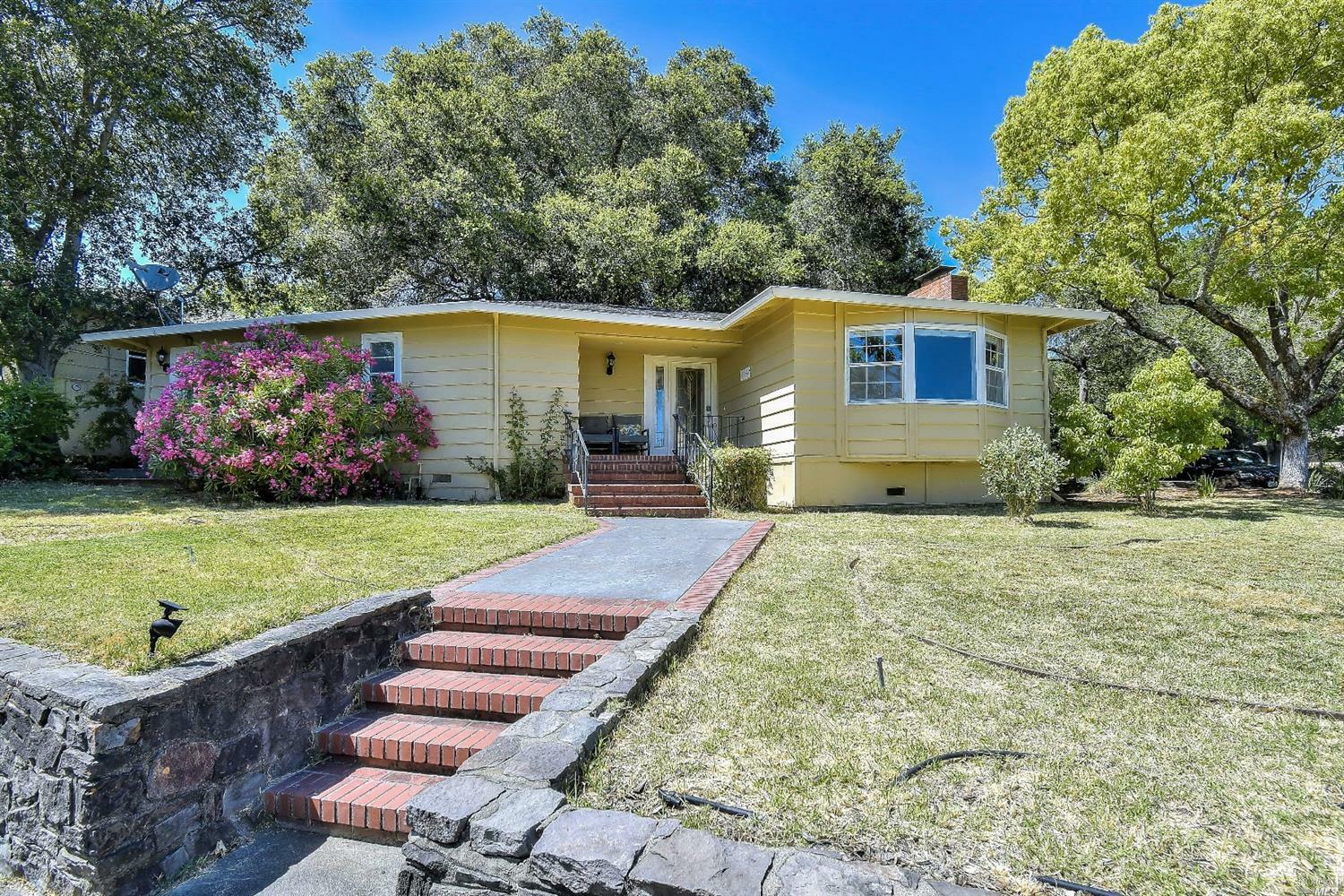 Property Photo:  1035 Crest Drive  CA 95404 