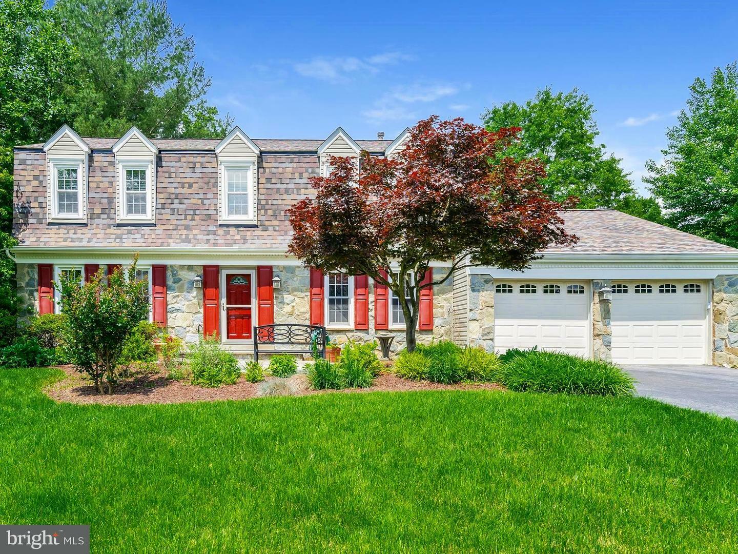 Property Photo: 18 Kaywood Court MD 20905