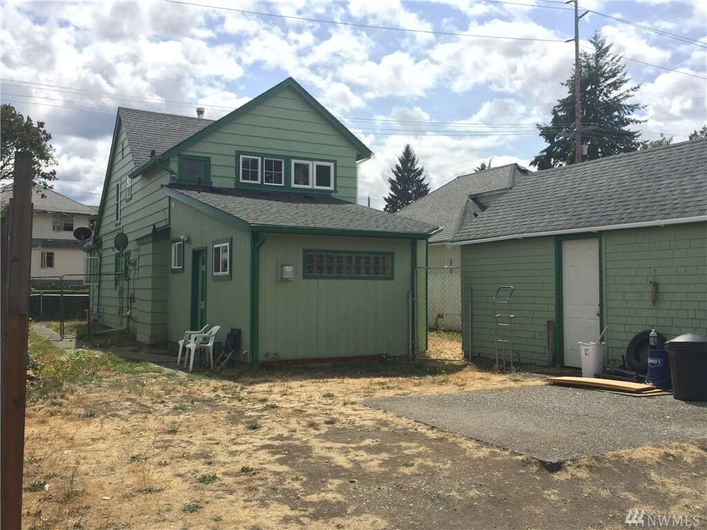 Property Photo: 1016 9th St WA 98337