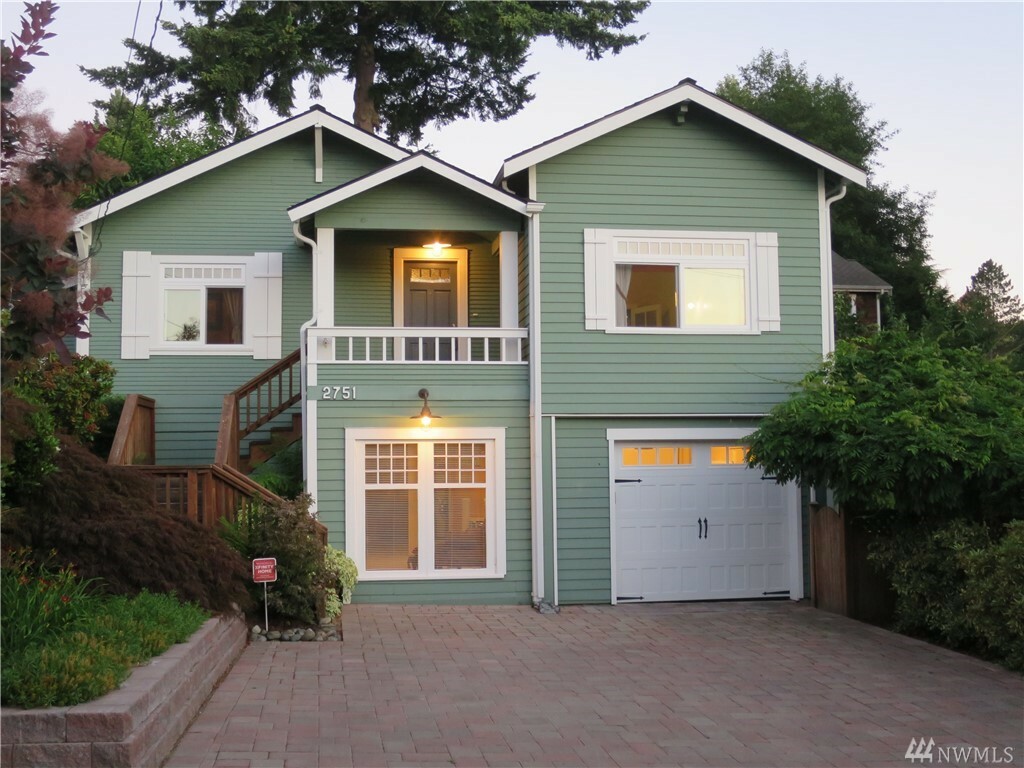 Property Photo:  2751 NE 103rd St  WA 98115 