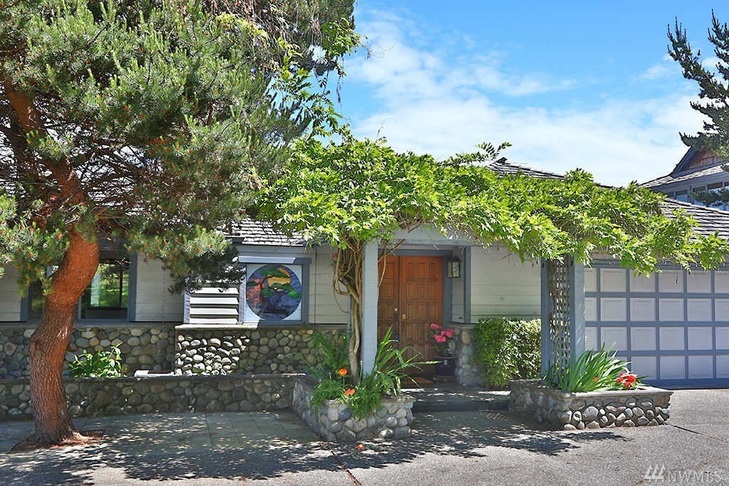 Property Photo: 1944 Bayvista Place WA 98249
