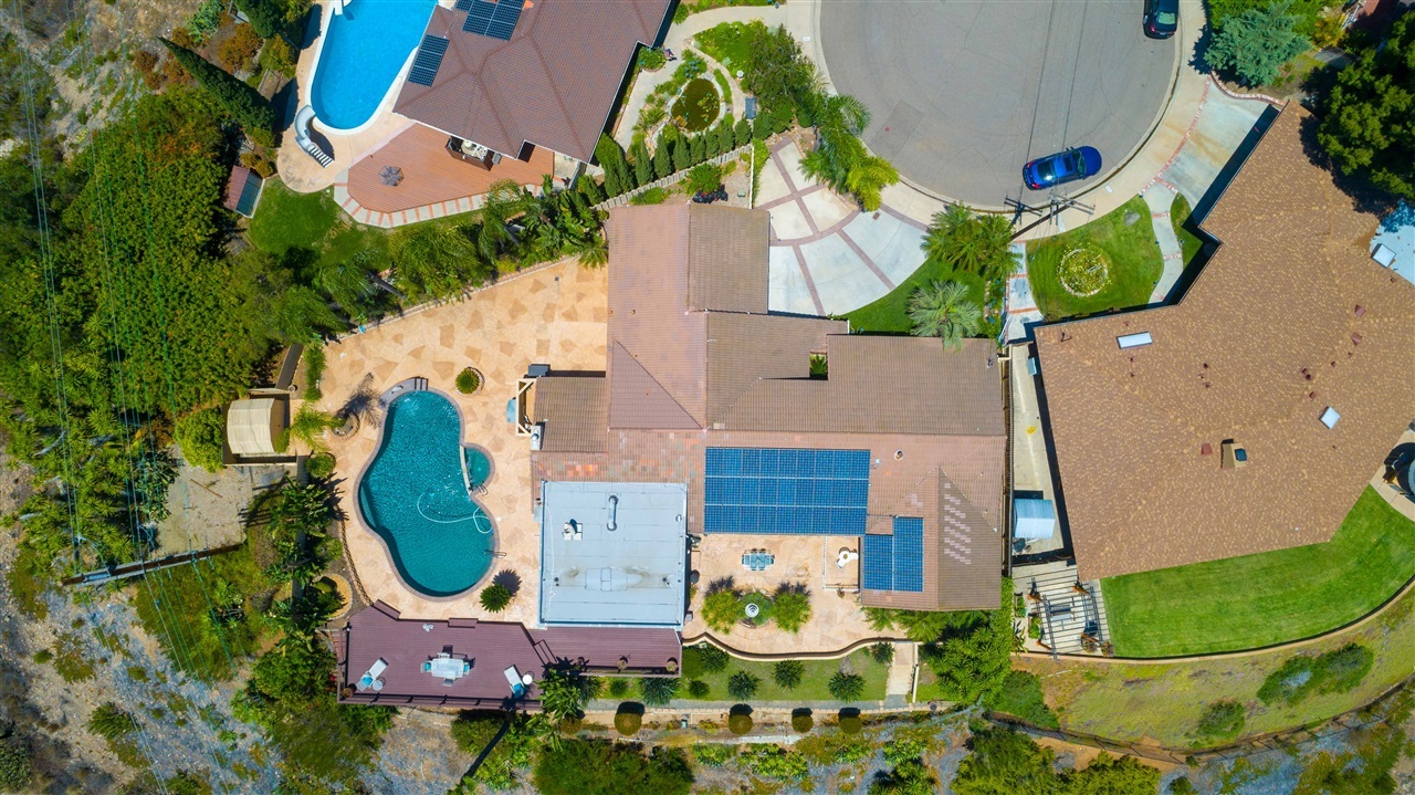 Property Photo: 1550 Chiswick Ct CA 92020