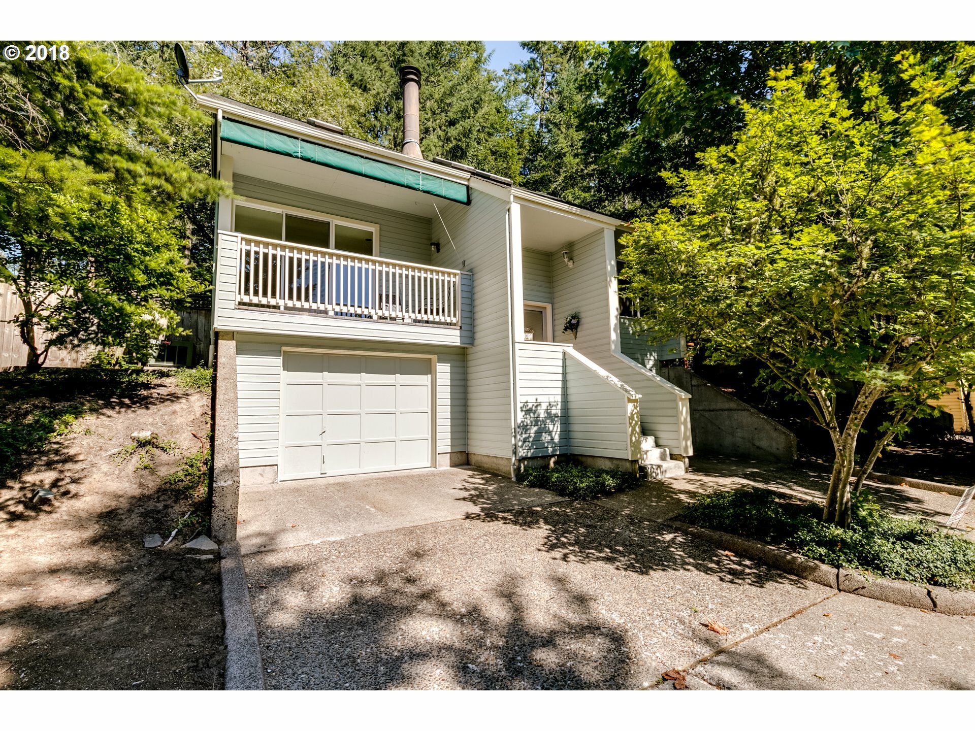 Property Photo:  907 Woodhill Dr  OR 97405 