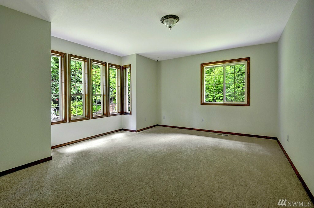 Property Photo: 675 Hawthorne Lane WA 98282