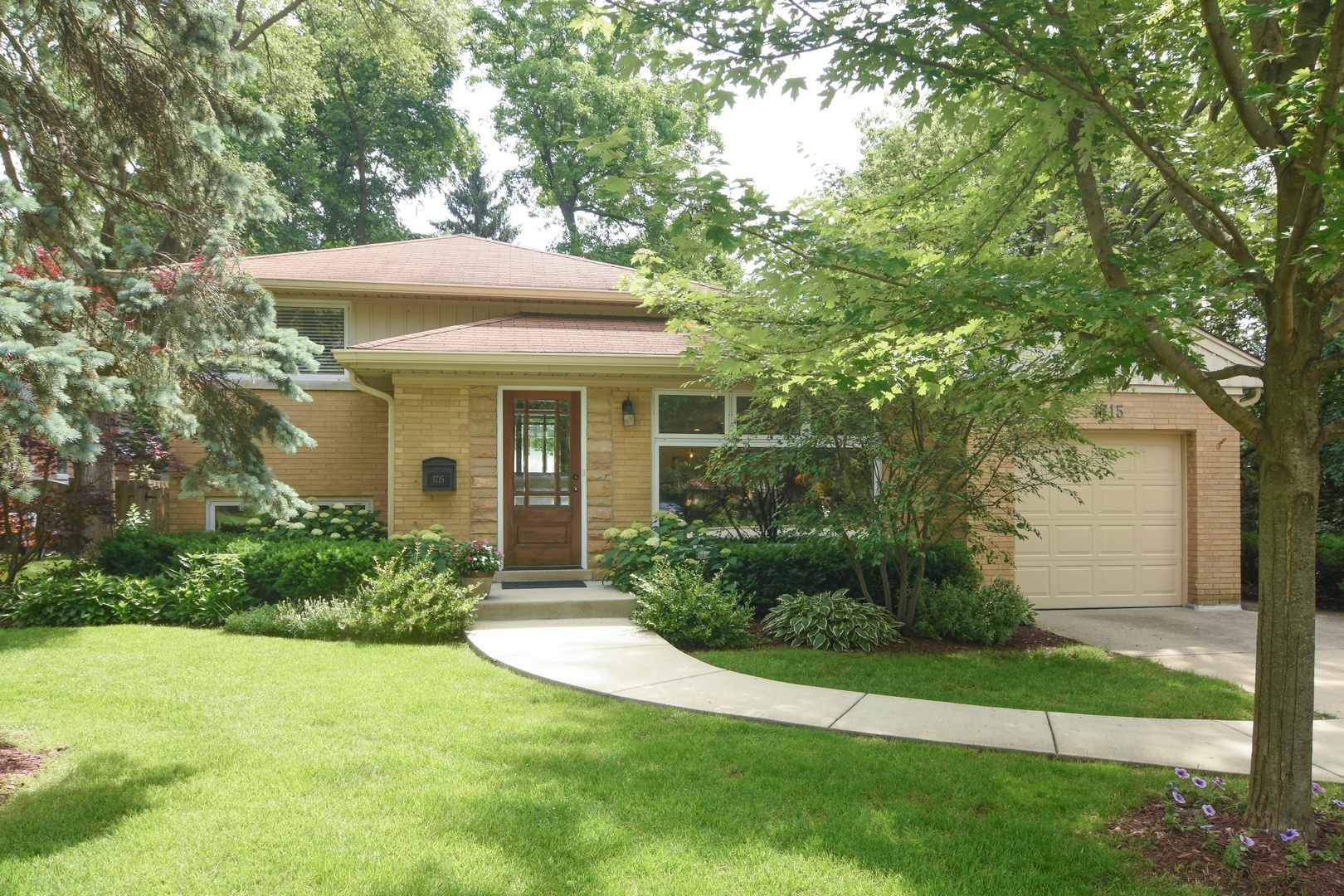 Property Photo:  1715 Marcee Lane  IL 60062 