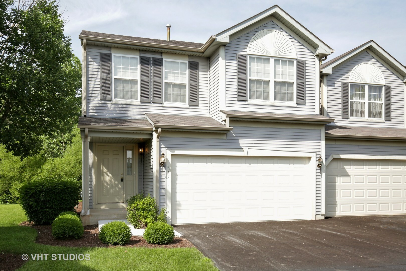 Property Photo:  645 Kenwood Court  IL 60115 