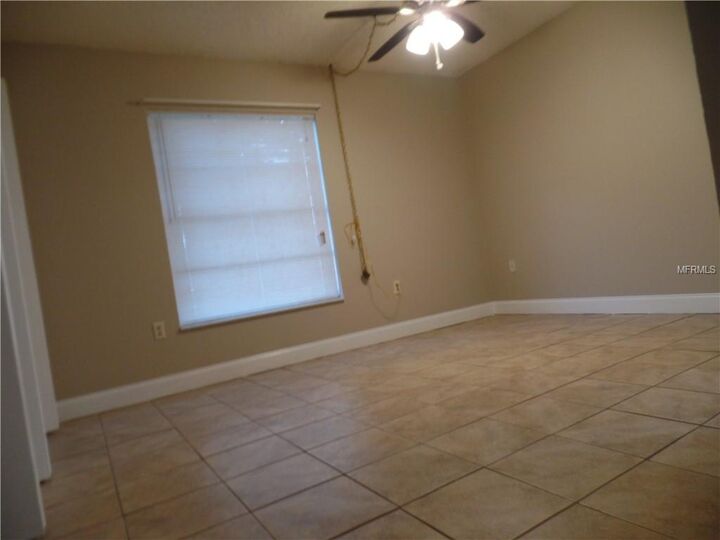 Property Photo: 1423 Vinetree Drive FL 33510