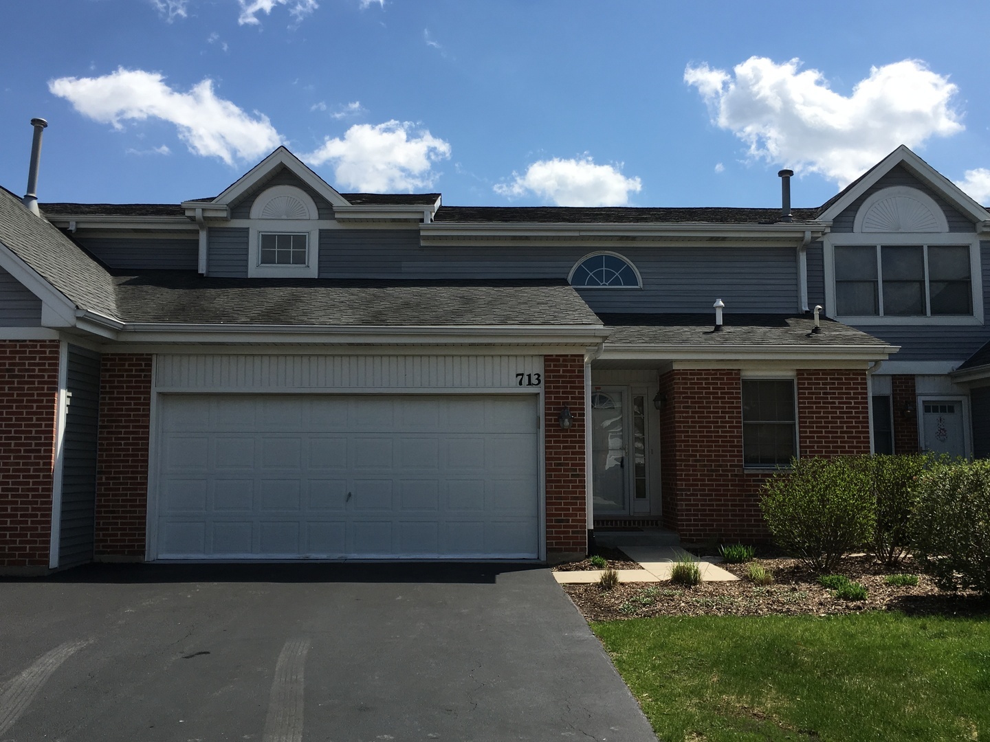 Property Photo: 713 Daybreak Lane IL 60188