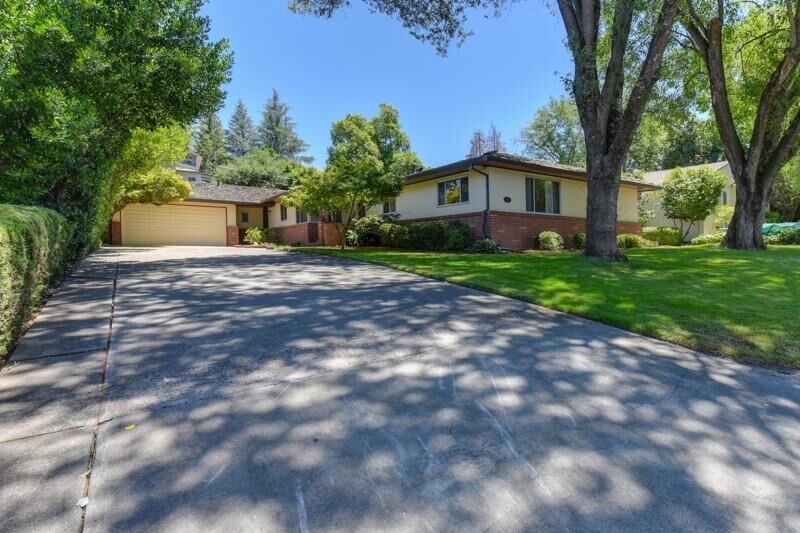 Property Photo: 4621 Hillview Way CA 95822