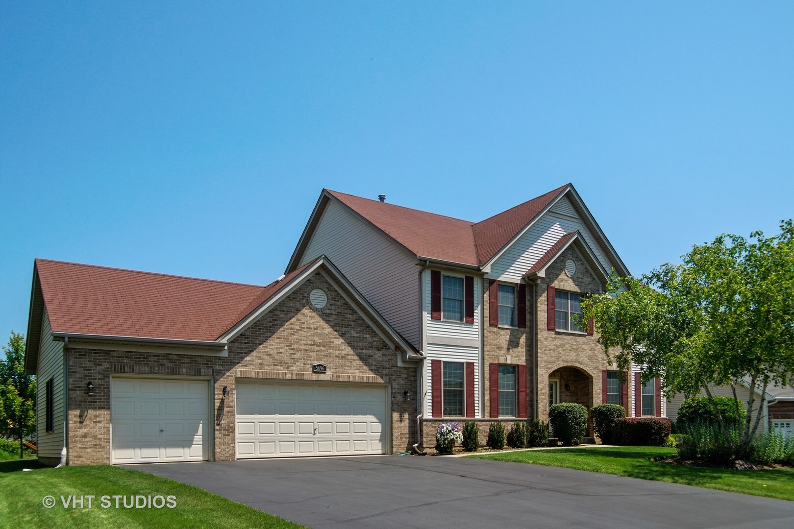 Property Photo:  5696 Caribou Lane  IL 60192 