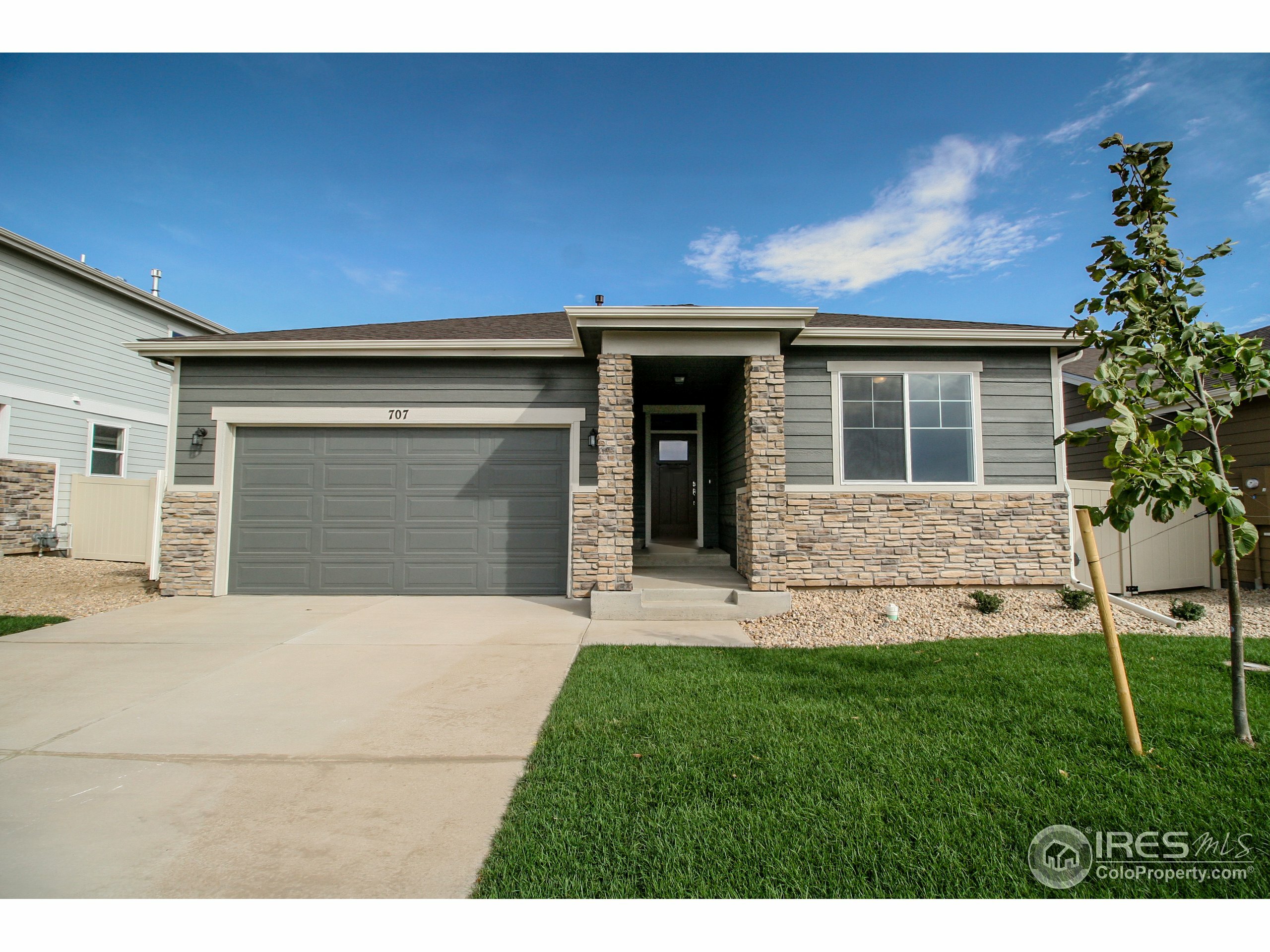 Property Photo:  707 N Country Trl  CO 80610 