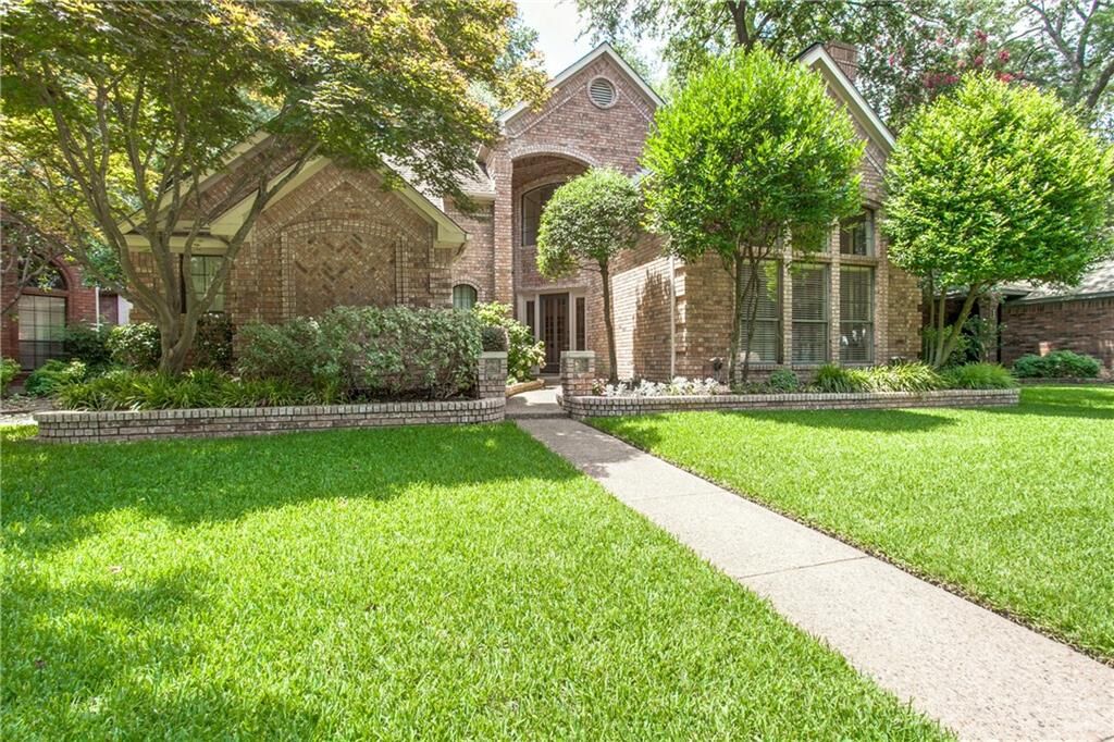 Property Photo: 902 Singing Hills Drive TX 75044