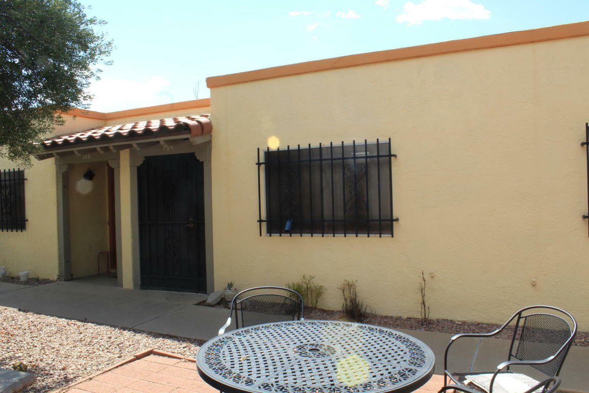 Property Photo:  184 W Calle Del Ano  AZ 85614 