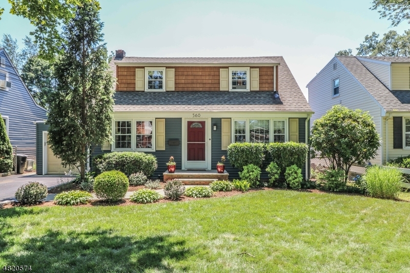 Property Photo:  560 Pine St  NJ 07076 