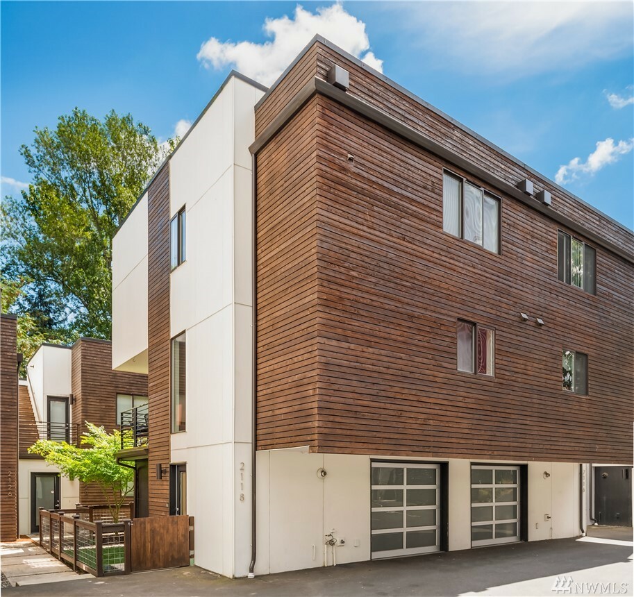 Property Photo: 2118 NE 89th St WA 98115