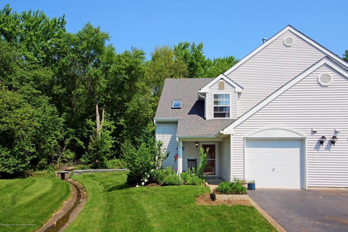 Property Photo:  8 Commons Drive  NJ 07753 