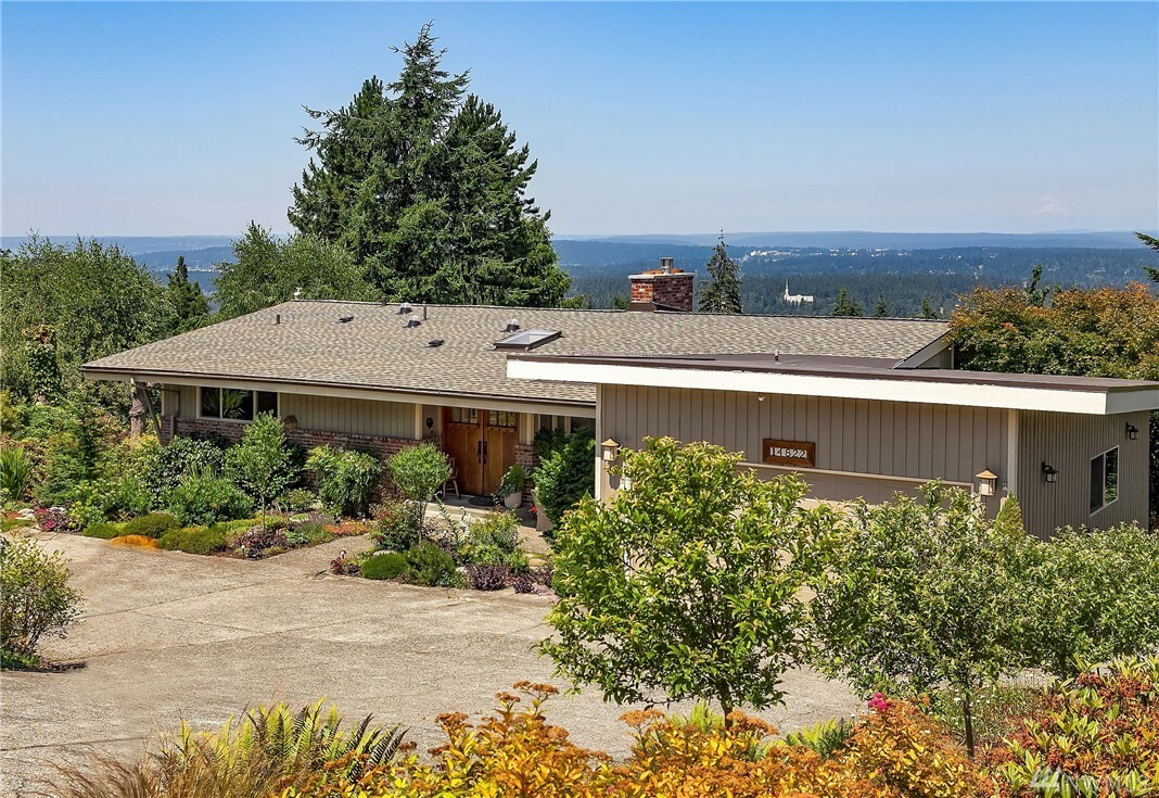 Property Photo:  14822 SE 50th St  WA 98006 